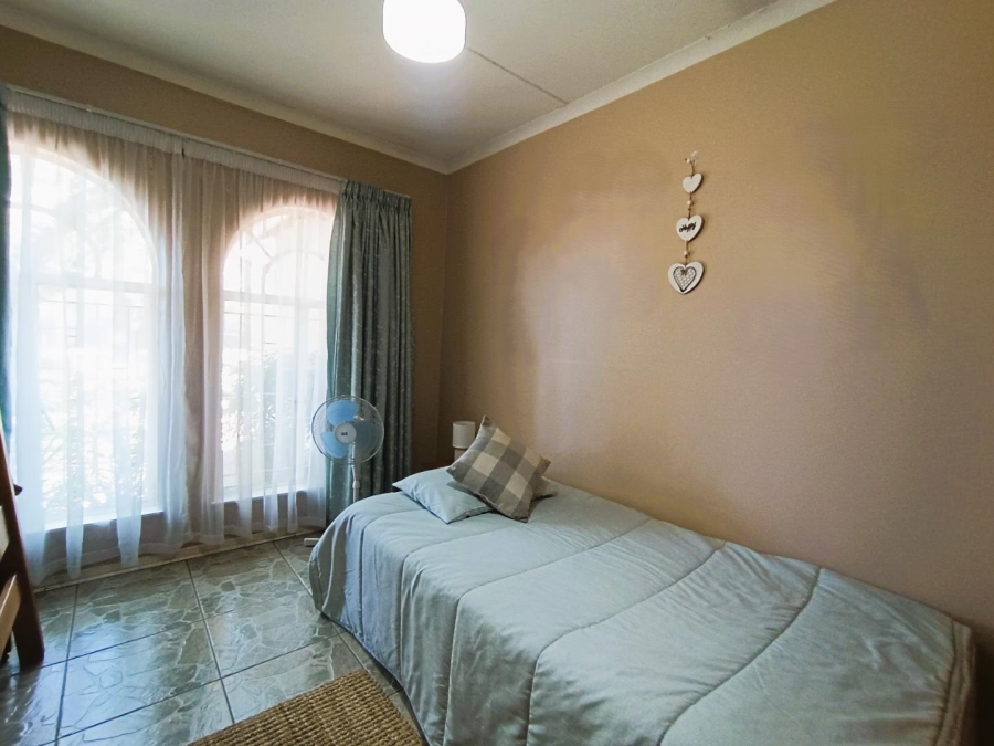 4 Bedroom Property for Sale in Langenhovenpark Free State